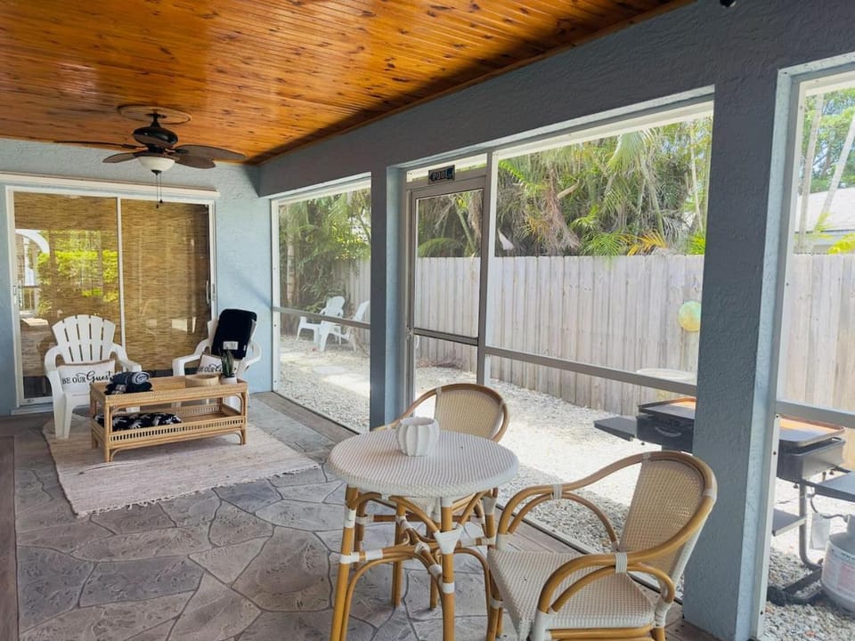 Blue Lagoon amazing Beach and Pool House House in Naples Park