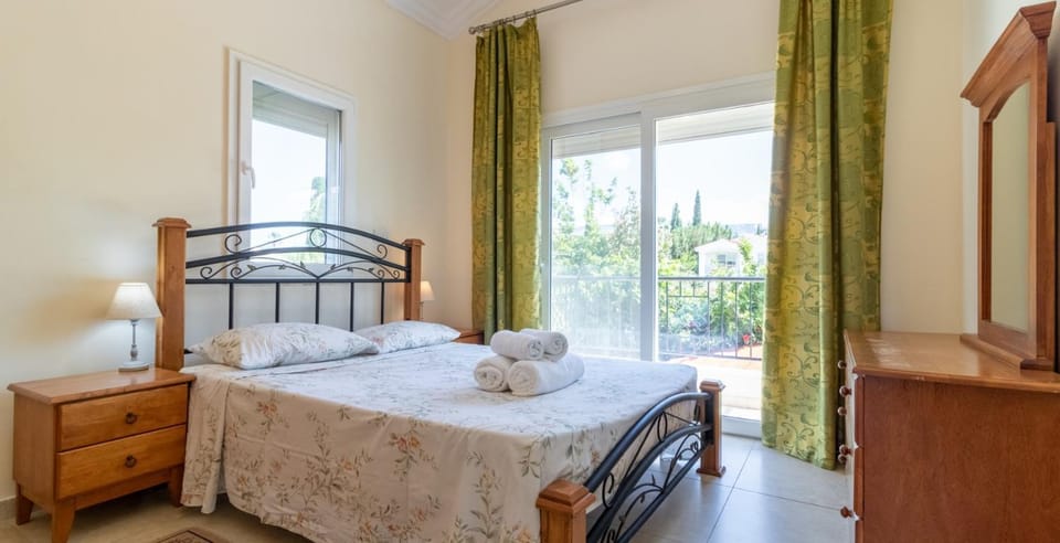 Villa Melania - Garden Haven near Coral Bay Beach House in Peyia