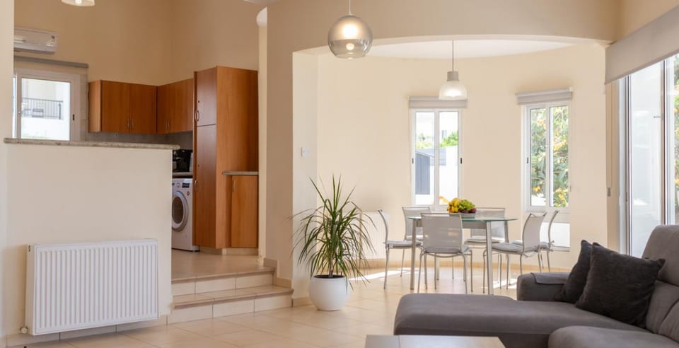 Bungalow Yanna House in Peyia