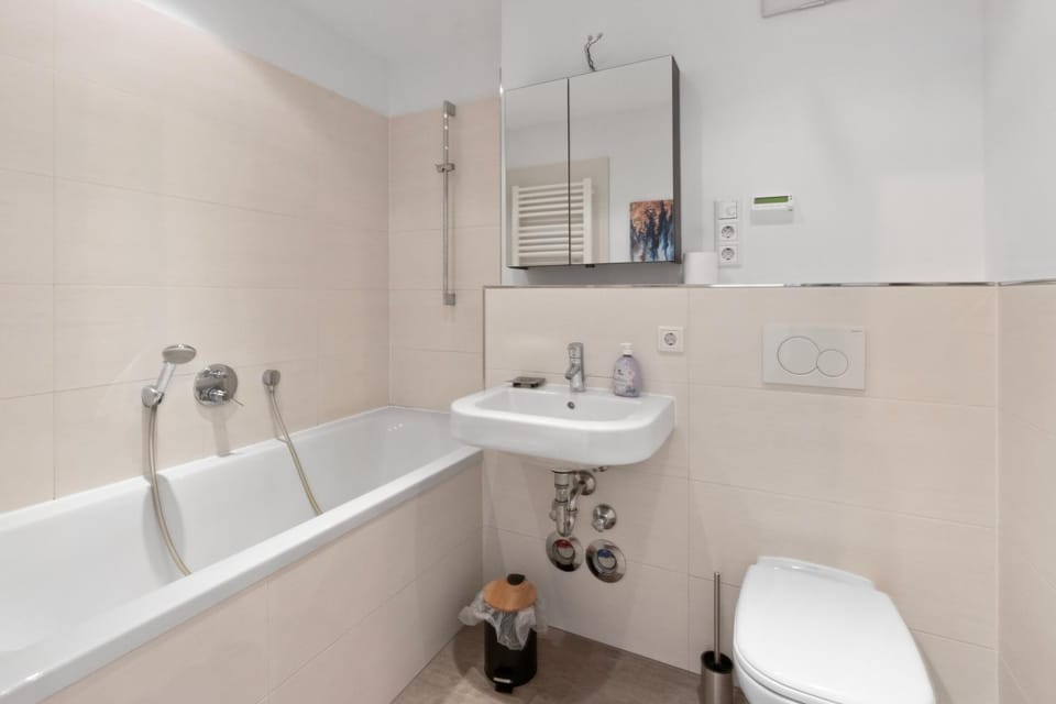 Luxus im Zentrum für 6 Personen! 3 Zimmer, Balkon, WLAN, Parkplatz Apartment in Dresden-Neustadt