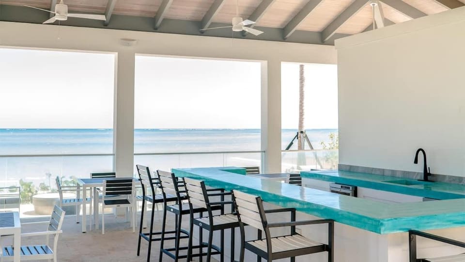 4 Bedroom Cable Beach Condo with Balcony House in Nassau