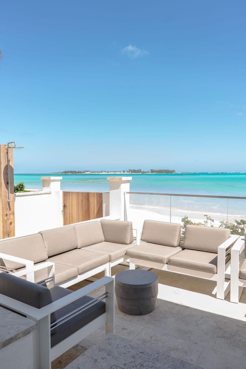 4 Bedroom Cable Beach Condo with Balcony House in Nassau
