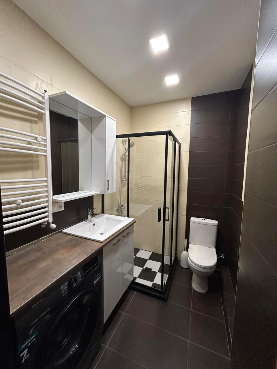 Shower, Toilet