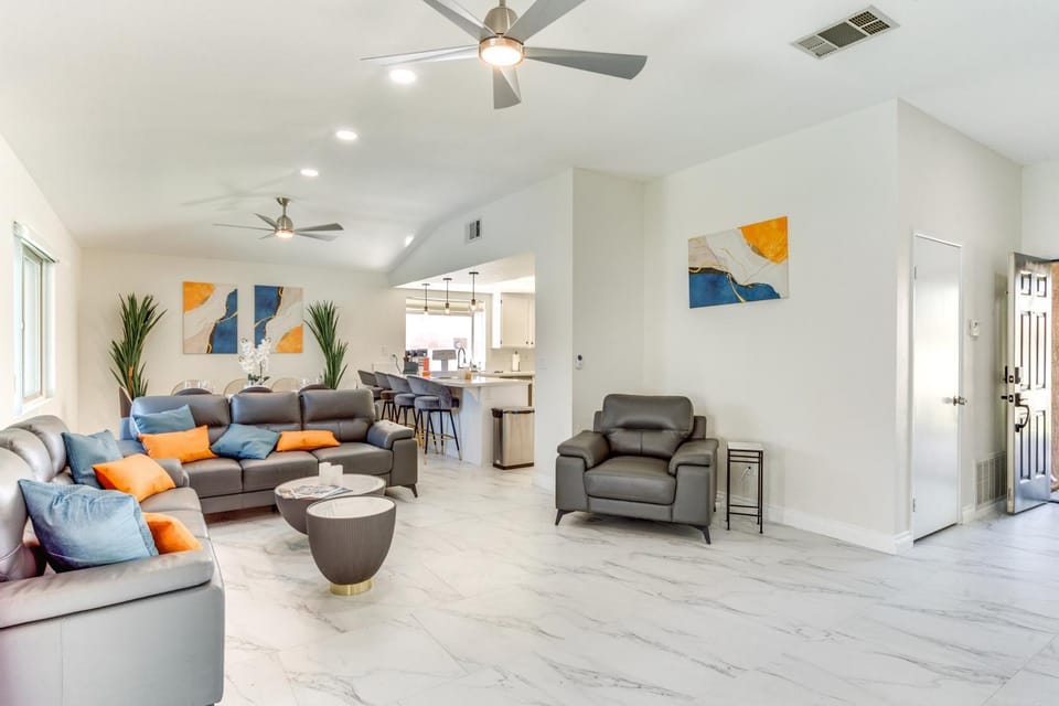 Game Room, Hot Tub & Mtn Views: Palm Springs Gem House in Palm Springs