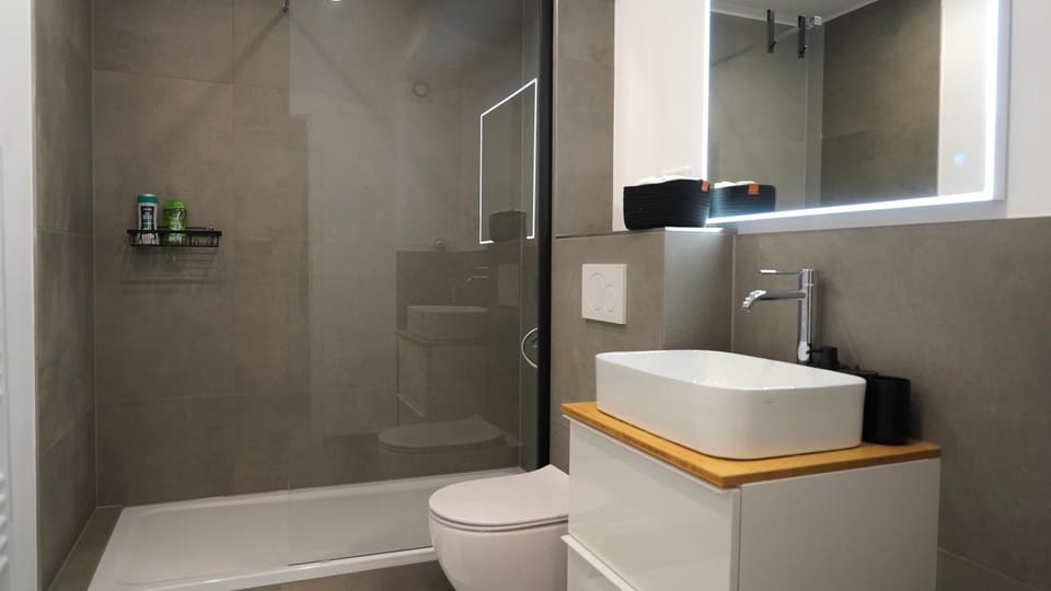 Shower, Toilet, Bathroom