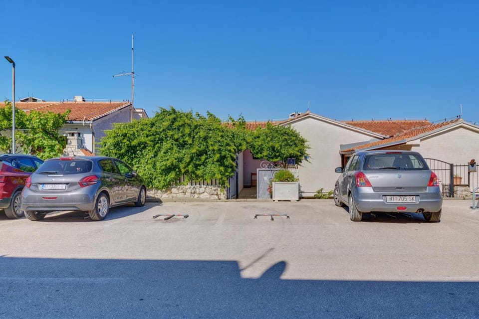 Apartment Goga - Seaview & Parking Apartment in Mali Losinj