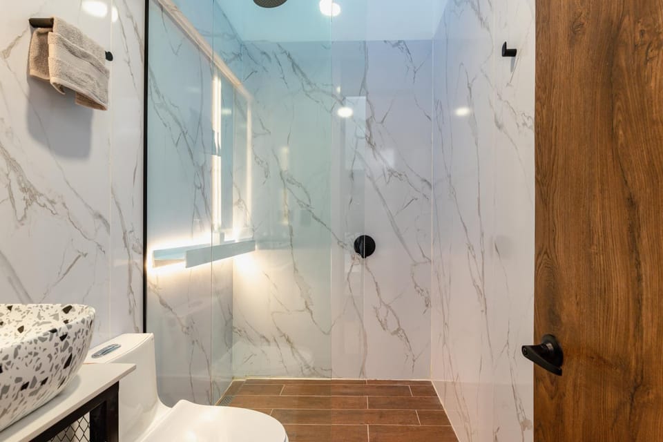 Ll 203 4BR 4Bath Apartment close to lleras park - Poblado - Medellín Apartment in Medellin