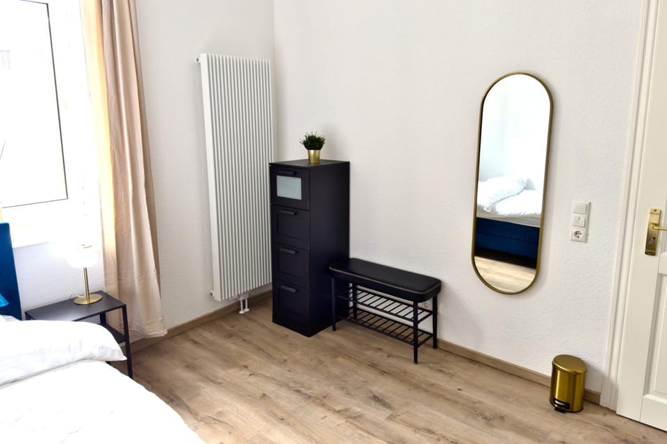 Photo of the whole room, Bedroom