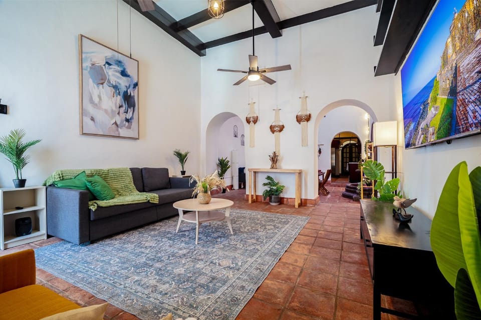 Seating area, fireplace