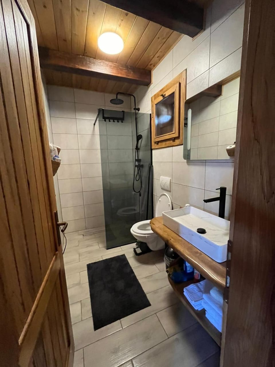 Shower, Toilet, Bathroom, towels