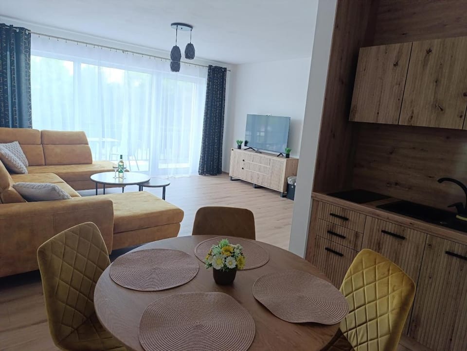 TV and multimedia, Kitchen or kitchenette, Living room, Dining area