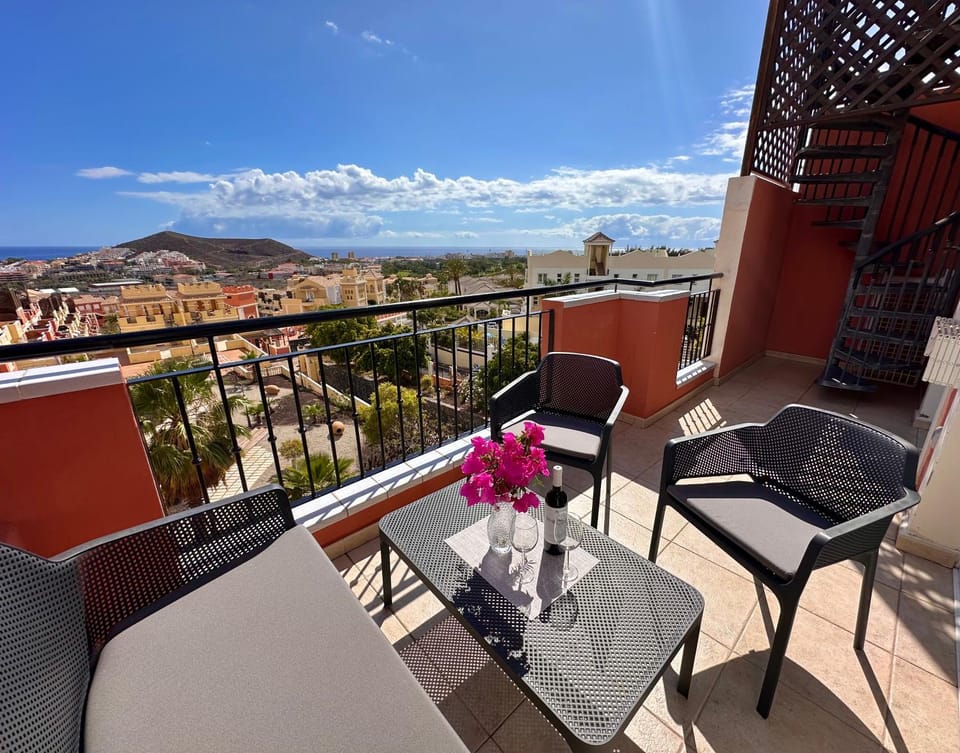 Patio, Day, Natural landscape, View (from property/room), Balcony/Terrace, Seating area, Mountain view, Sea view