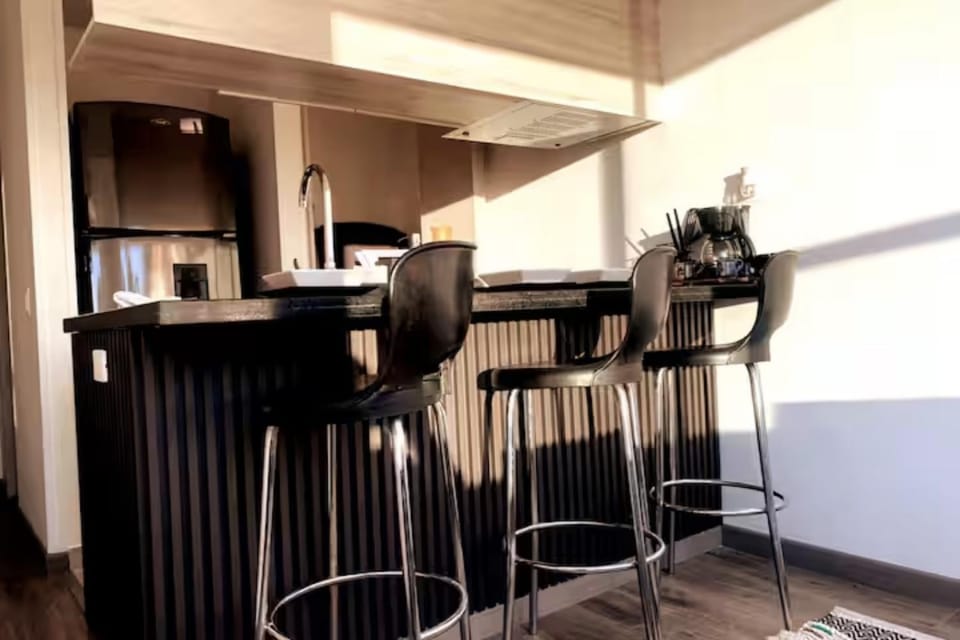 Dining area, minibar