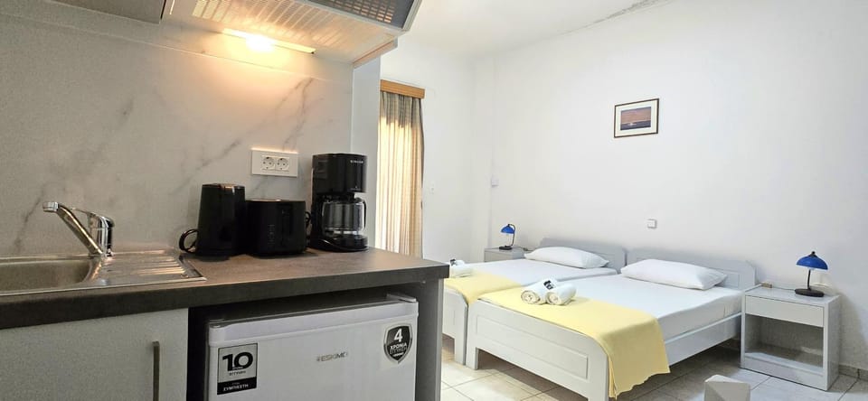 Bed, Coffee/tea facilities, Kitchen or kitchenette, Photo of the whole room, Bedroom, toaster