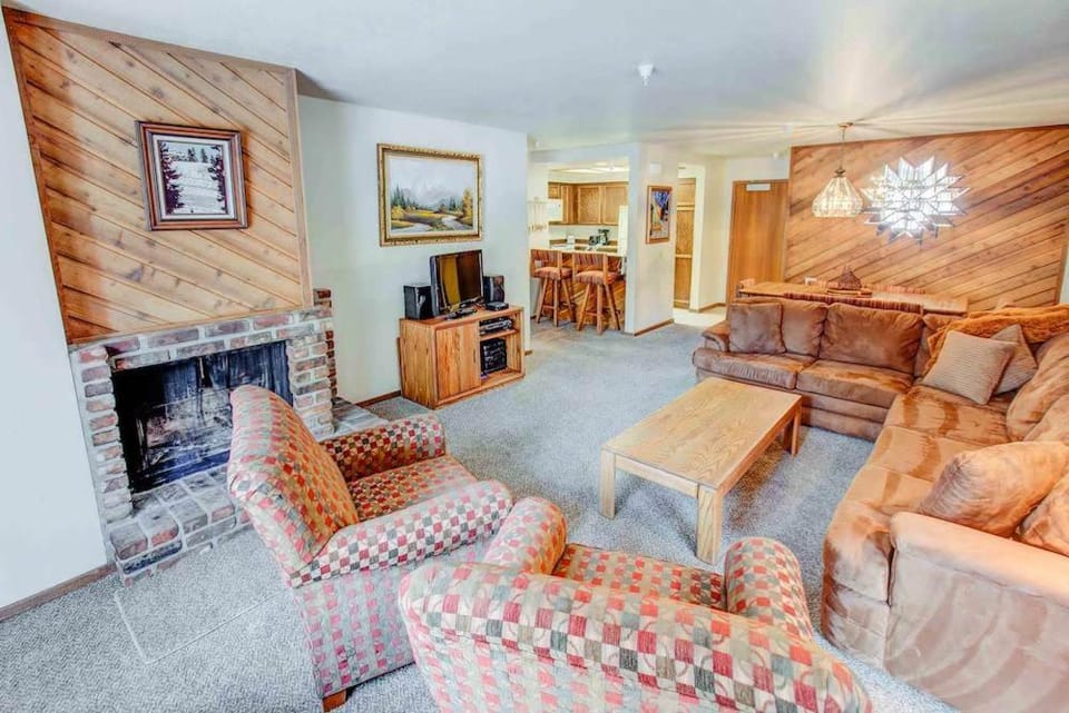 Aspen Creek #113 Family Friendly Condo House in Mammoth Lakes