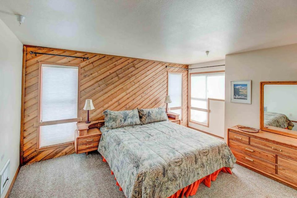 Aspen Creek #113 Family Friendly Condo House in Mammoth Lakes