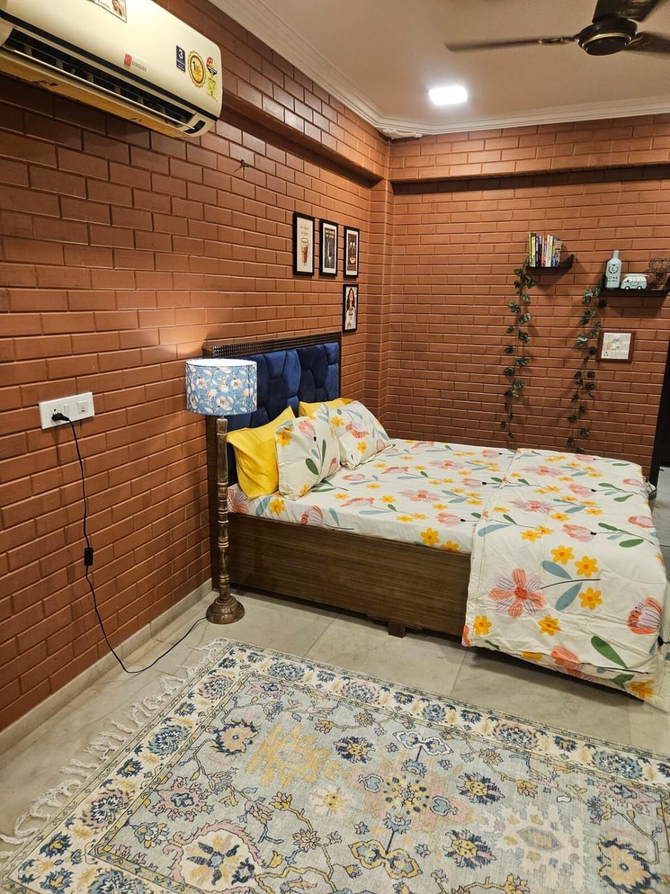 Brick Maison 1BHK with Free Parking, Juhu Bandra Apartment in Mumbai