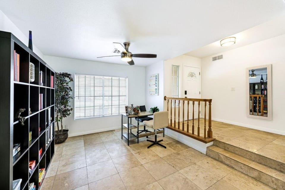 4 BD Spacious, Pool, Extended Stay, Pet Friendly Villa in Green Valley North