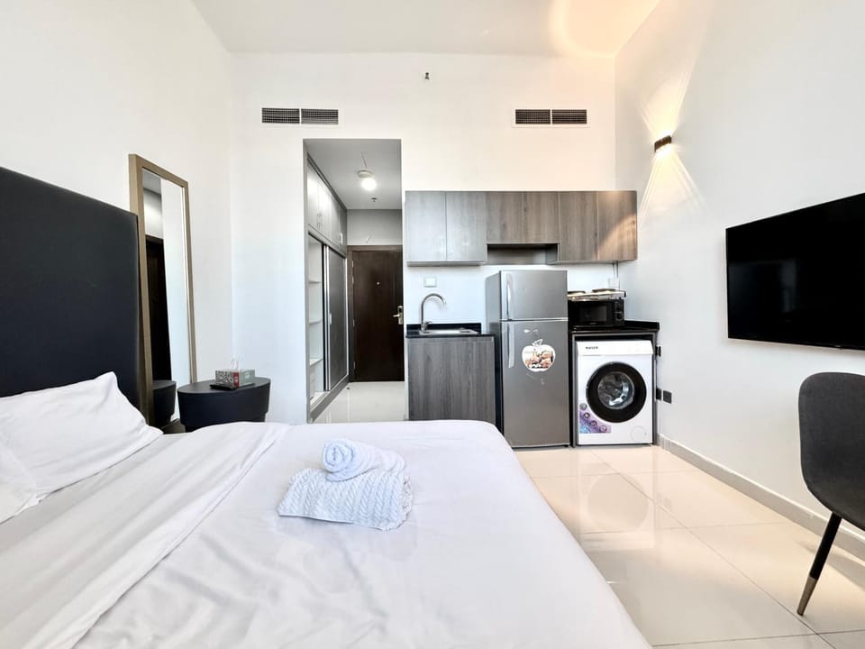 TV and multimedia, Kitchen or kitchenette, Photo of the whole room, Bedroom, washing machine
