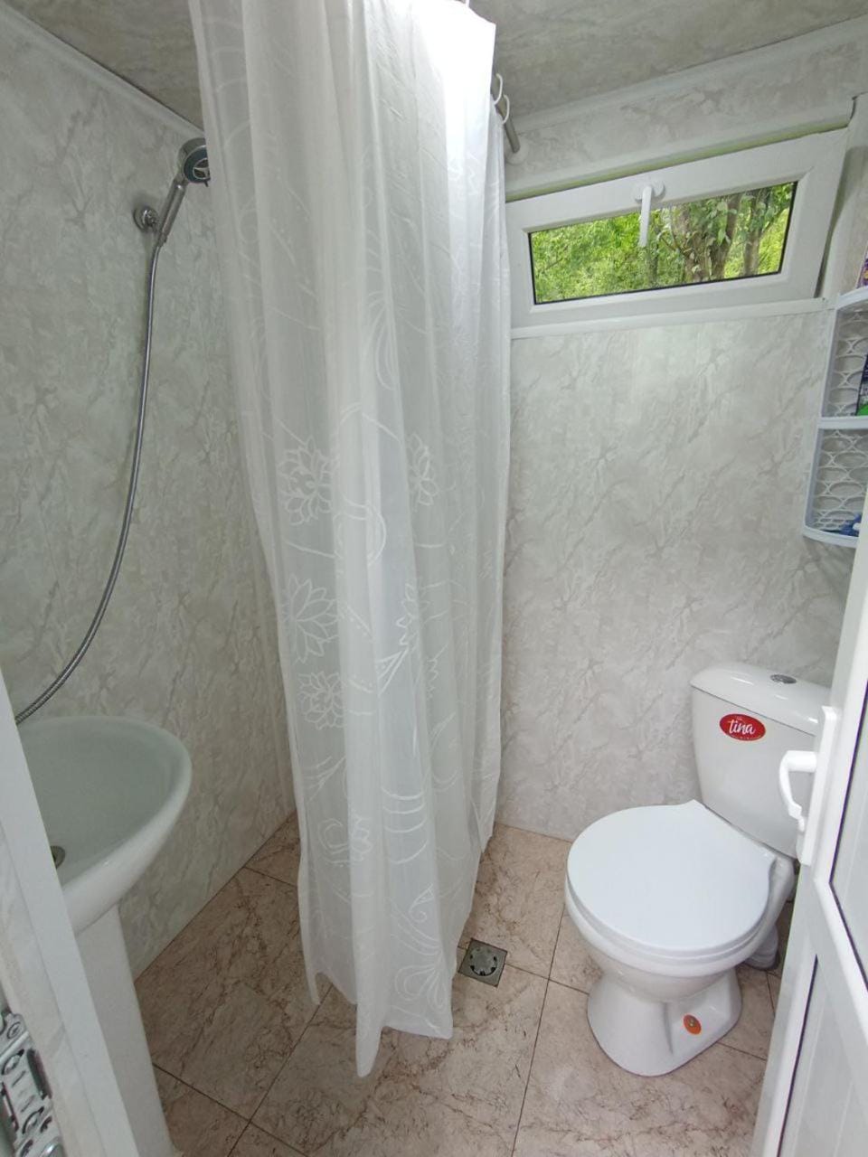 Shower, Toilet