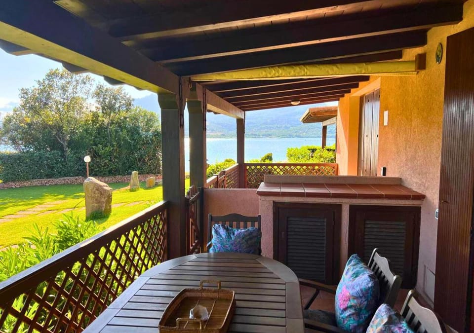 Garden, Balcony/Terrace, Living room, Seating area, Dining area, Garden view