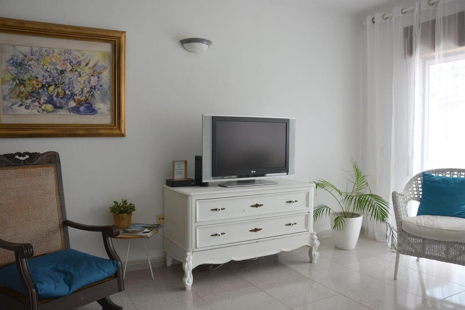Communal lounge/ TV room, TV and multimedia, Living room, Seating area