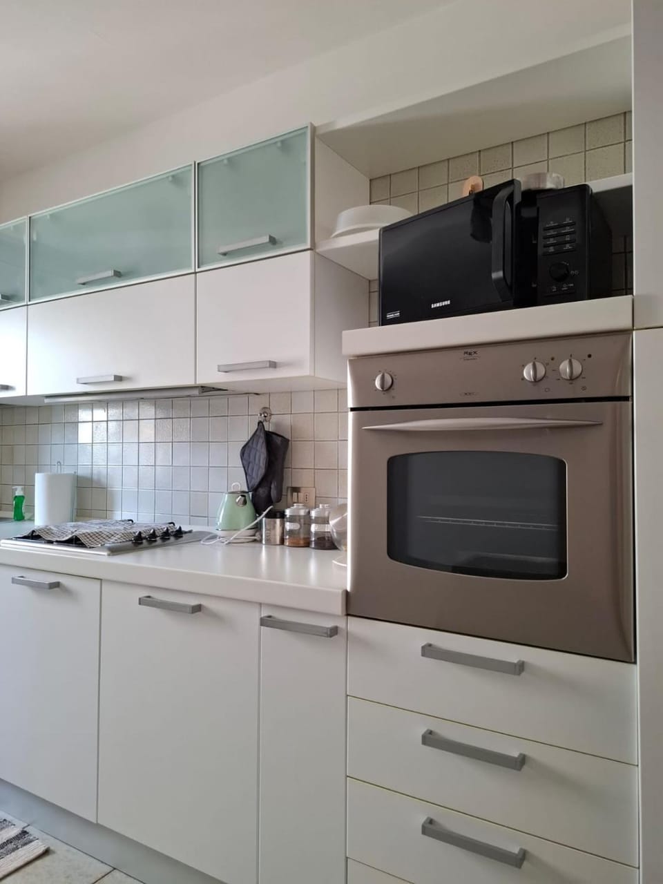 Kitchen or kitchenette, oven, stove