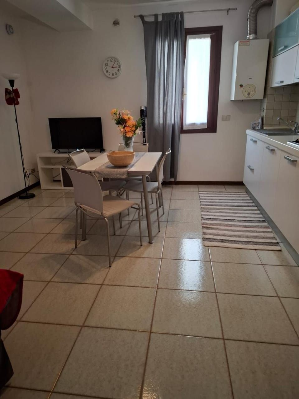 TV and multimedia, Kitchen or kitchenette, Living room, Seating area, Dining area