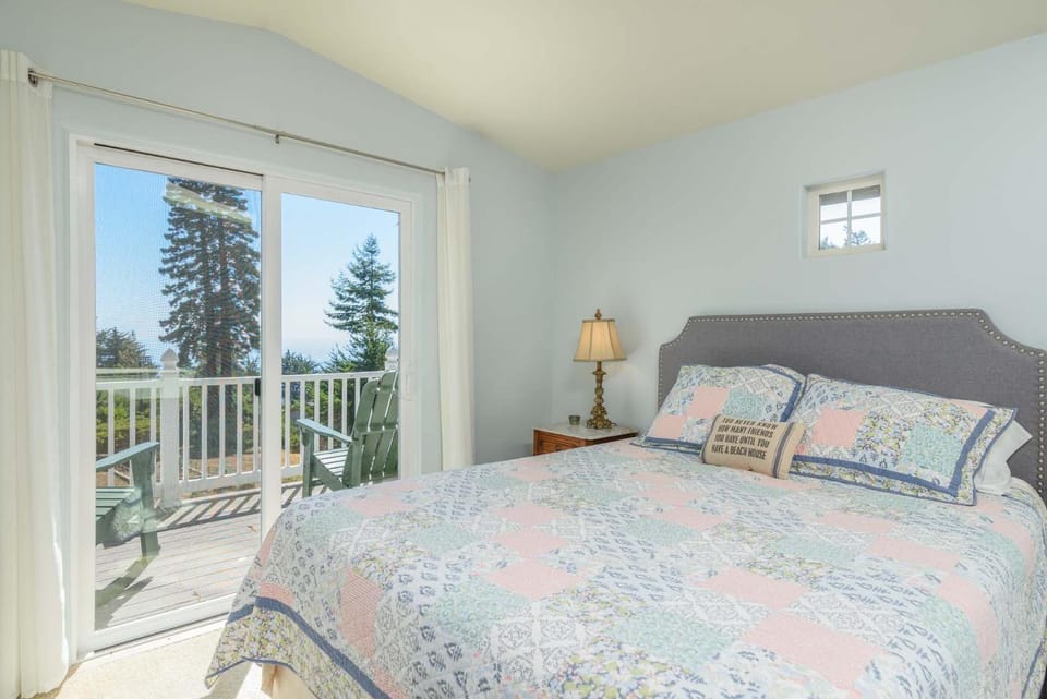 Gorgeous 3 BDR Home in Gualala With Ocean View House in Sonoma County