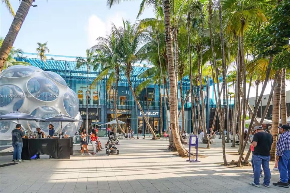 175 Casa Buena Blanca House in Miami