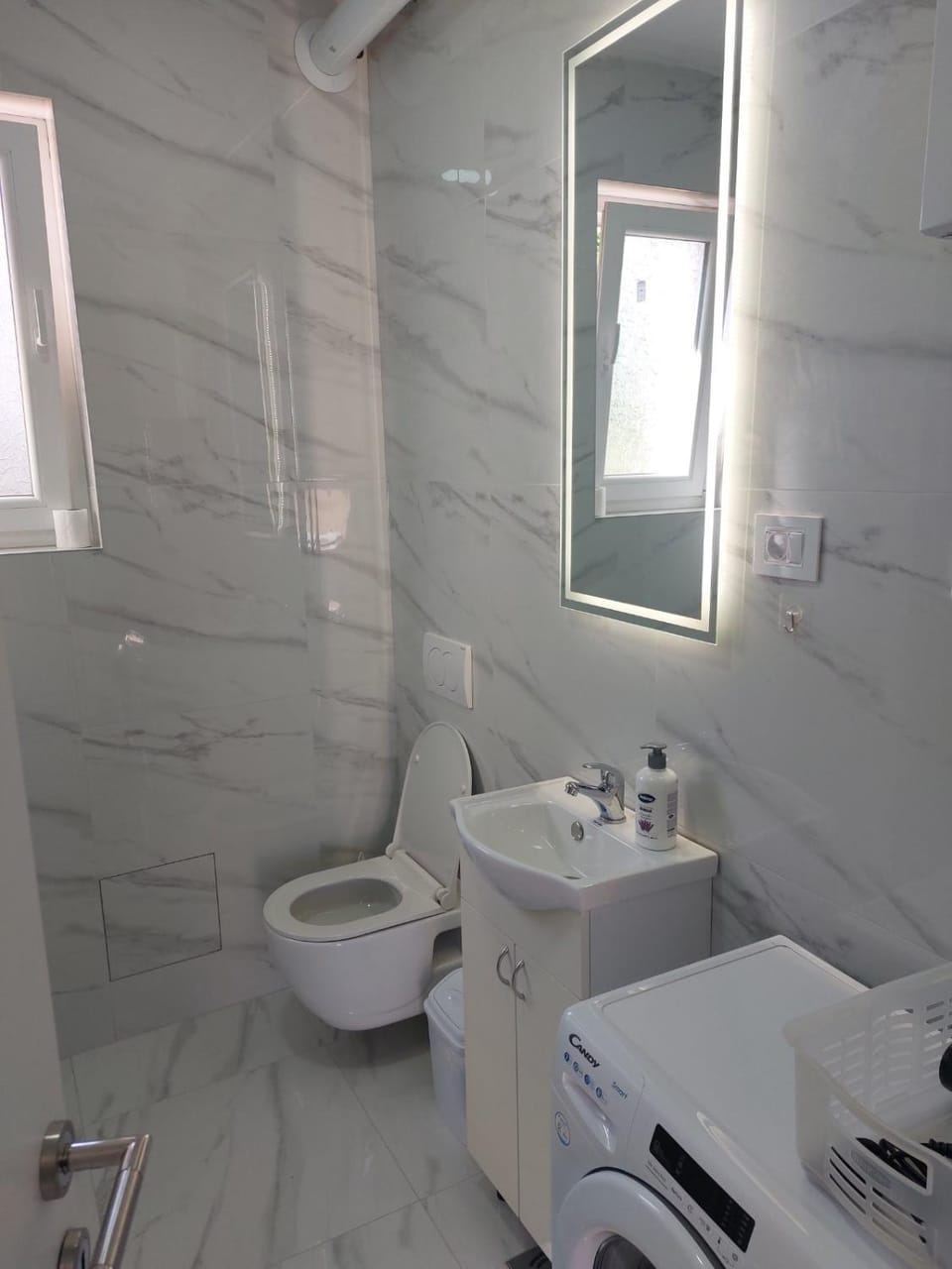 Toilet, Bathroom, towels