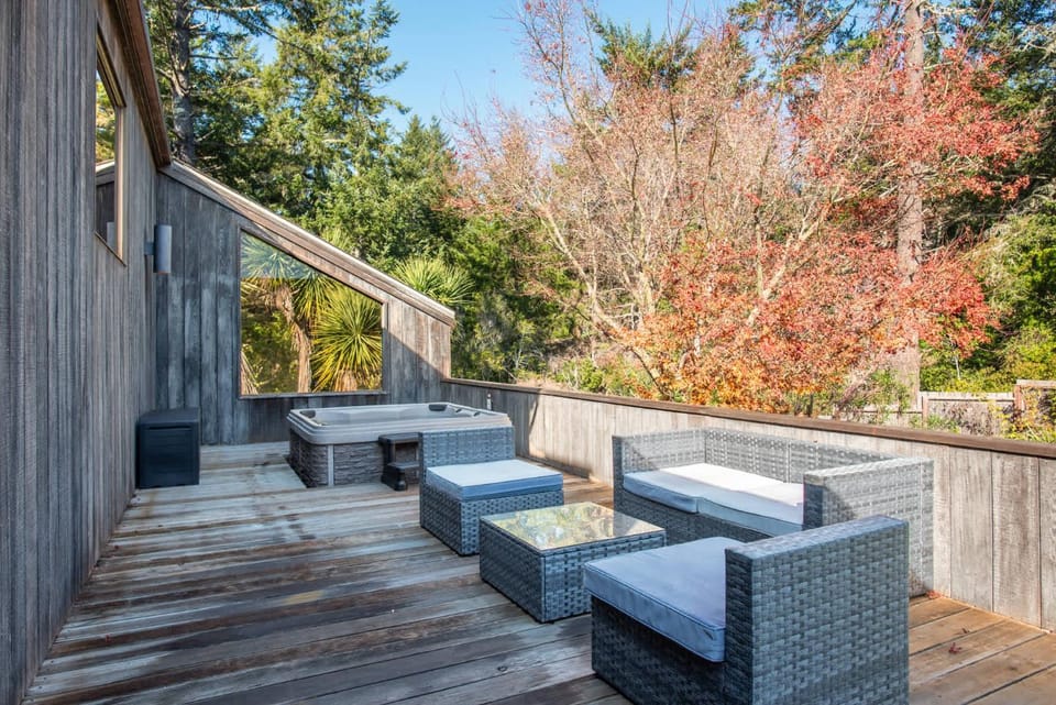 Serene 3 BDR Family Home With Hot Tub Mins to Shell Beach Trail House in Sonoma County