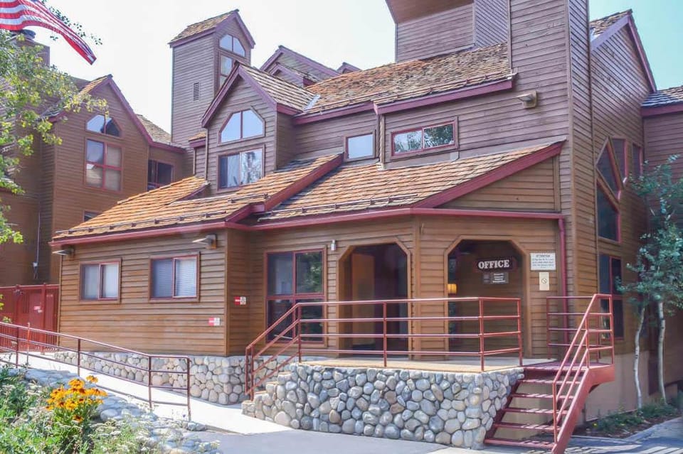 Aspen Creek #215 Hot Tubs Near Golf & Hiking House in Mammoth Lakes
