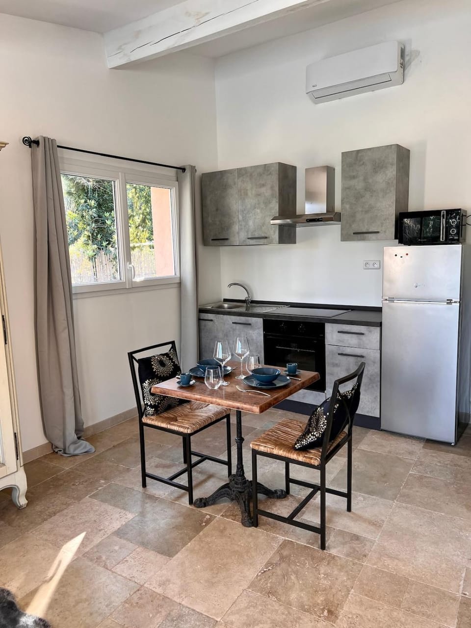 Séjour détente avec Piscine Apartment in La Londe-les-Maures