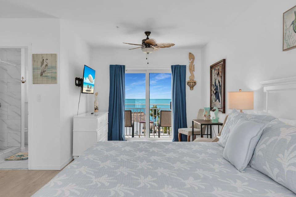 Seashell Sanctuary 1B 2Ba Pool Clubhouse Elevator House in Marathon