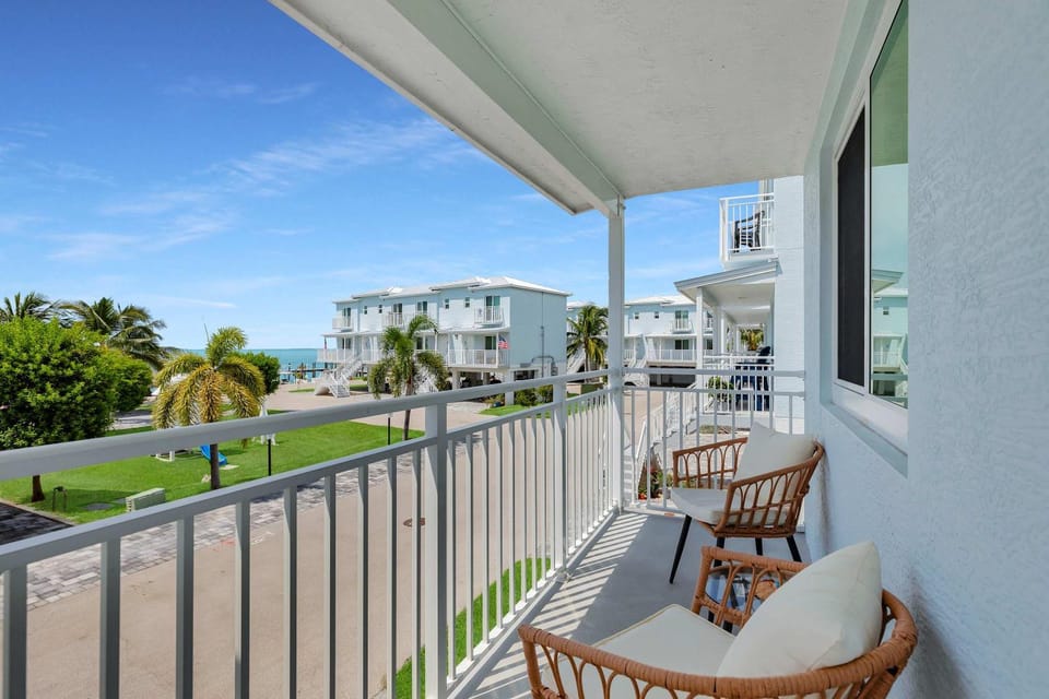 Seashell Sanctuary 1B 2Ba Pool Clubhouse Elevator House in Marathon
