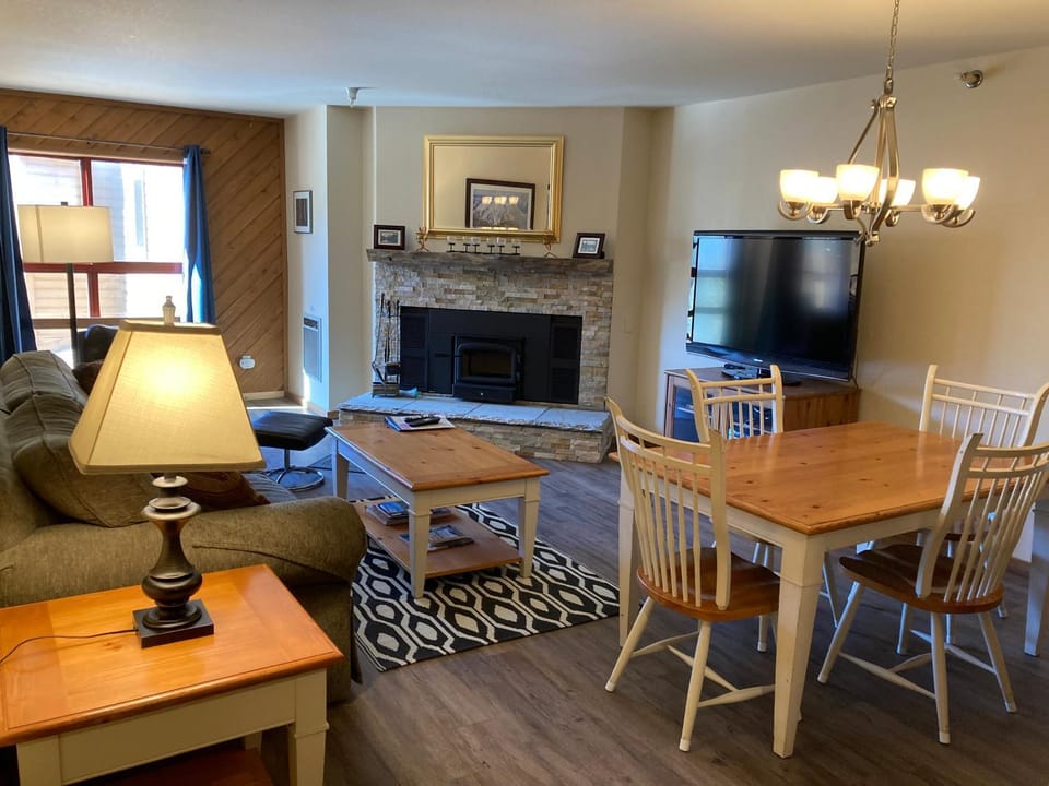 Aspen Creek #226 Year-Round Activities House in Mammoth Lakes