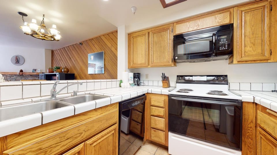 Aspen Creek Shared Amenities Near Hiking House in Mammoth Lakes
