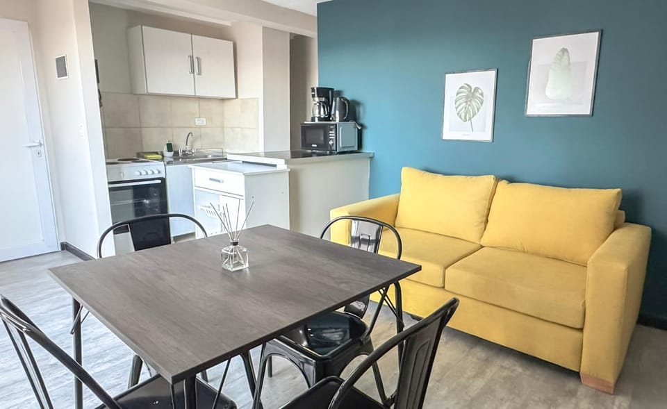 Kitchen or kitchenette, Living room, Seating area, Dining area, oven, stove