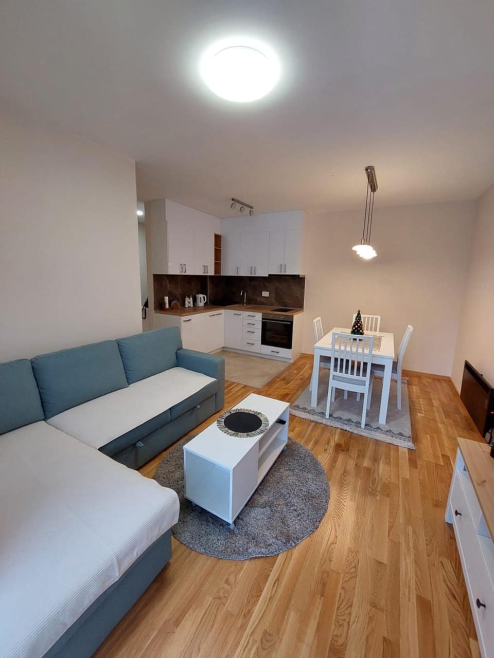 Kitchen or kitchenette, Living room
