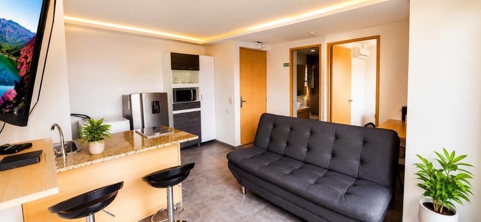 Cold AC-fast Wi-Fi-great location-Medellin fun Apartment in Medellin