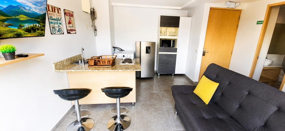 Cold AC-fast Wi-Fi-great location-Medellin fun Apartment in Medellin