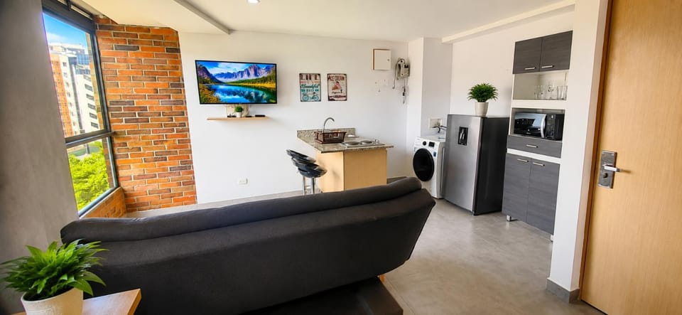 Cold AC-fast Wi-Fi-great location-Medellin fun Apartment in Medellin