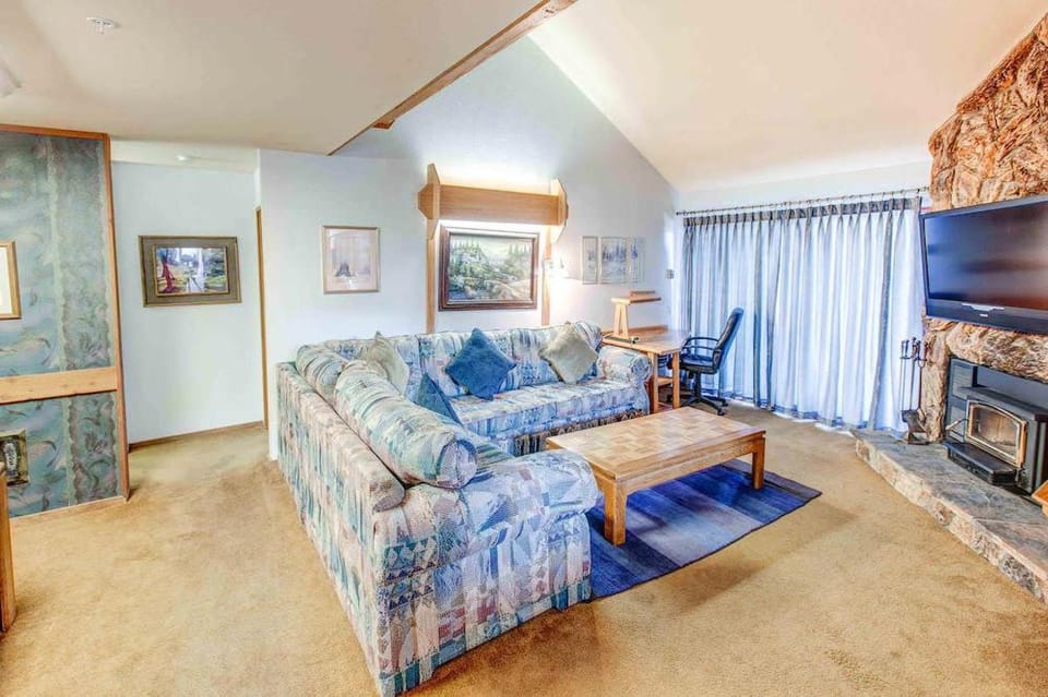 Aspen Creek #401 Year-Round Outdoor Activities House in Mammoth Lakes