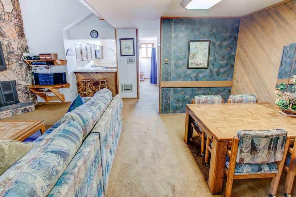 Aspen Creek #401 Year-Round Outdoor Activities House in Mammoth Lakes