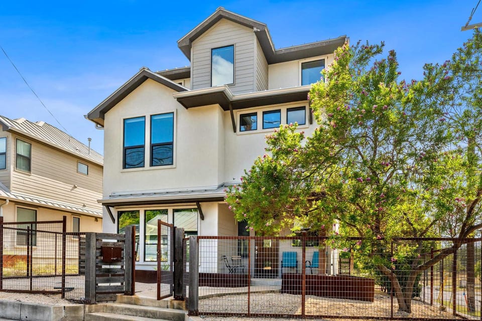 Walk to Restaurants & Entertainment on East Side House in Austin