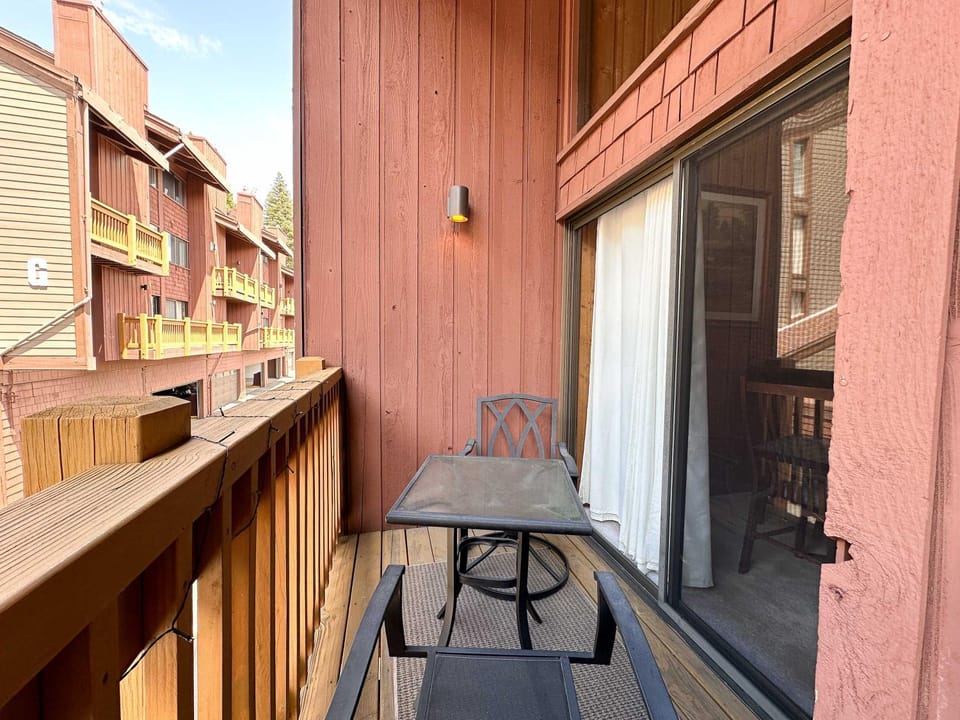 Canyon Ski Gateway Condo for 4 House in Mammoth Lakes