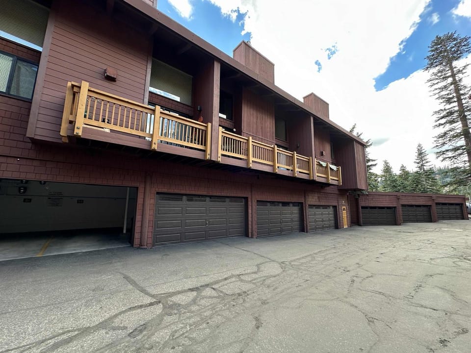 Canyon Ski Gateway Condo for 4 House in Mammoth Lakes