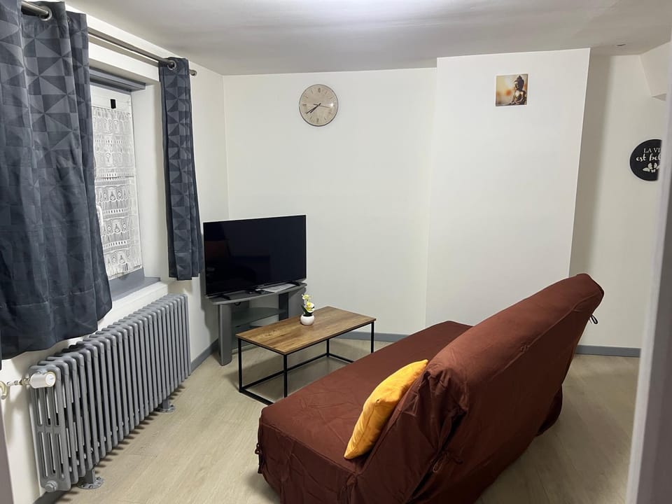 Appartement asskaf spacieux T2 Apartment in Cambrai