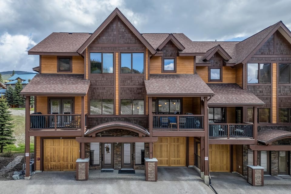 Timberstone Lodge by StayIn Apartment in Kimberley